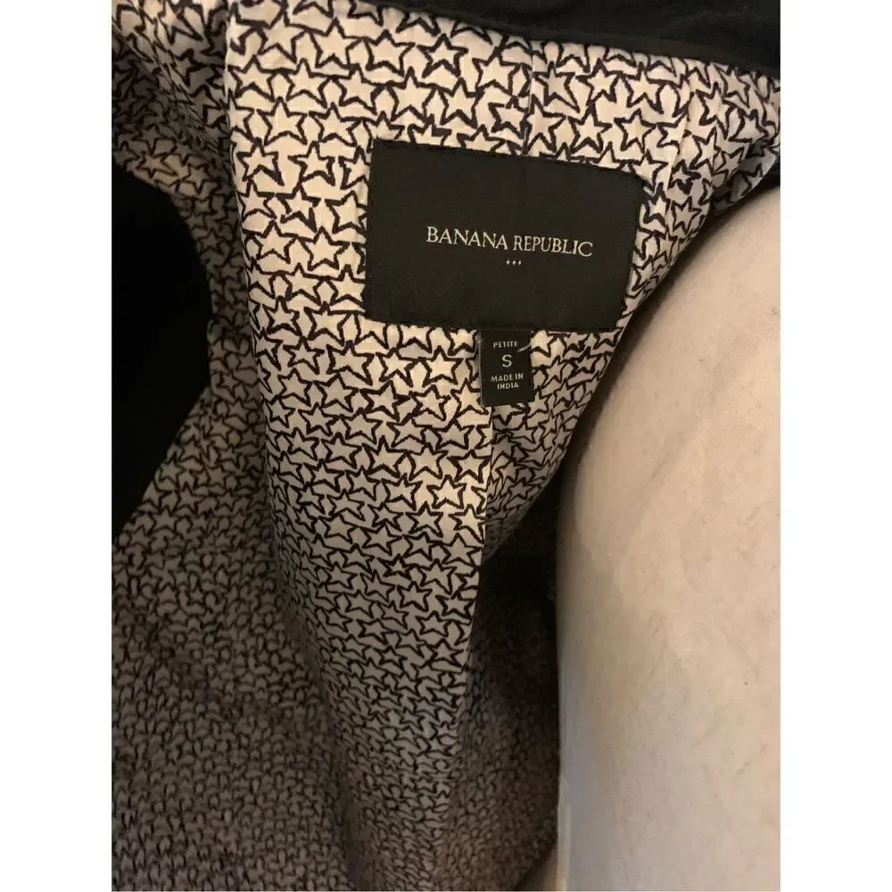 Black banana republic trench coach, size small